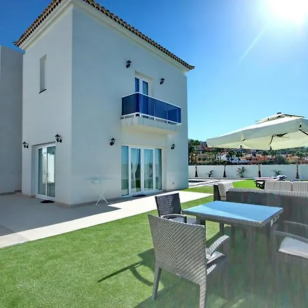 Family Mosaico With Private Heated Pool, Bbq & Wifi By Holidays Villa
