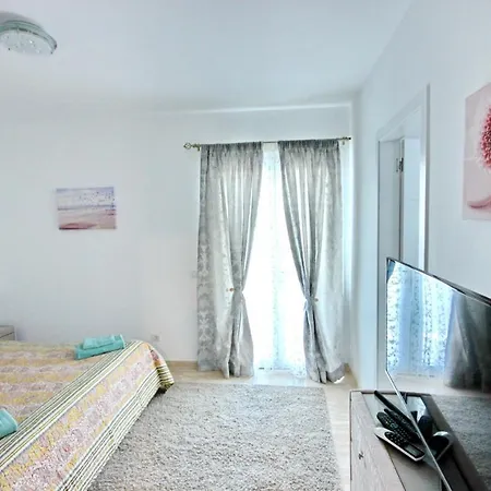 Family Mosaico With Private Heated Pool, Bbq & Wifi By Holidays アデヘ